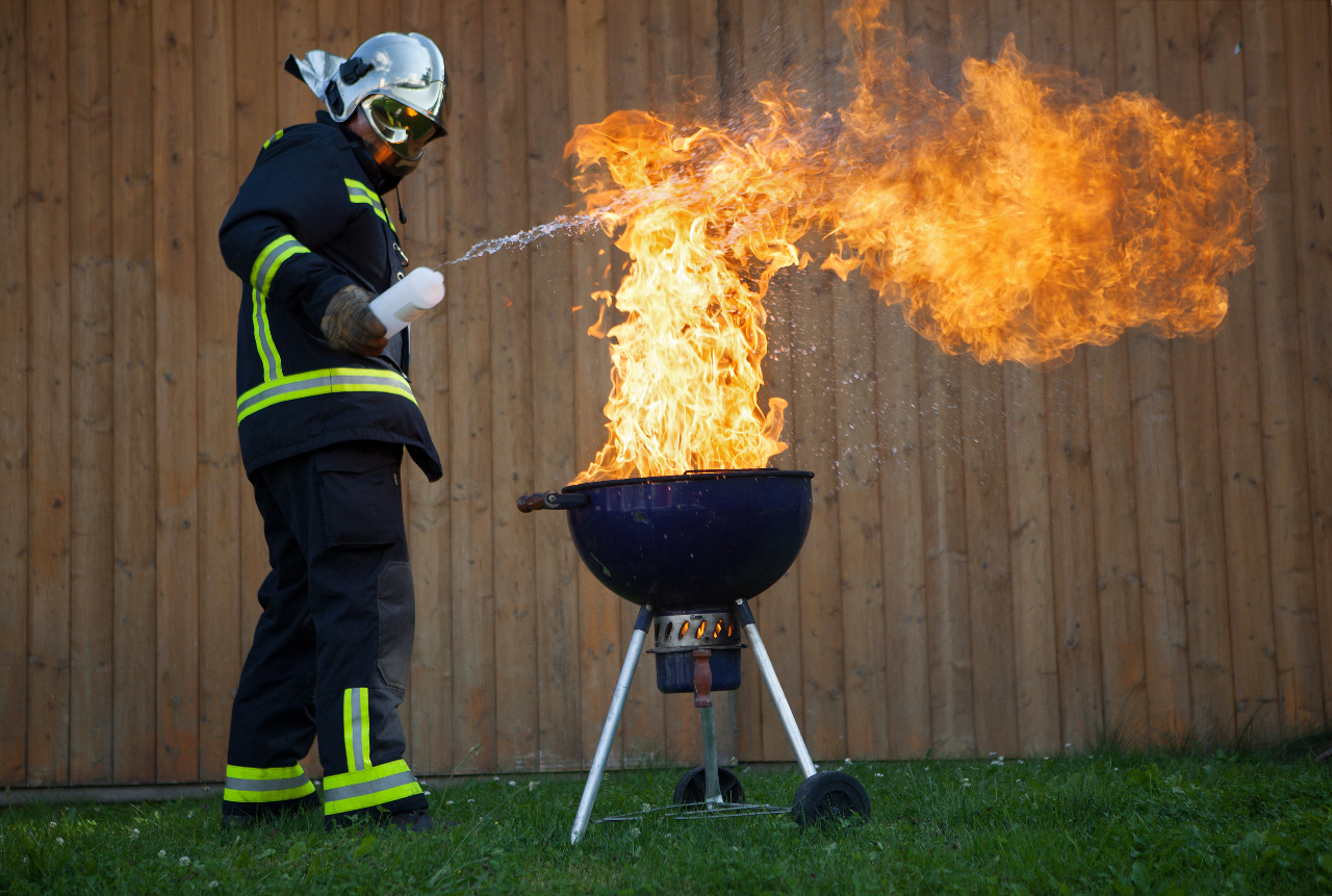 Wenn-der-Grill-zum-Flammenwerfer-wird.jpg